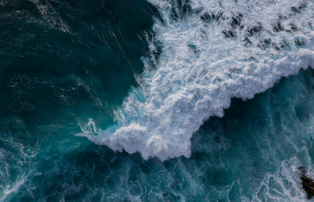 Giant wave crashing 