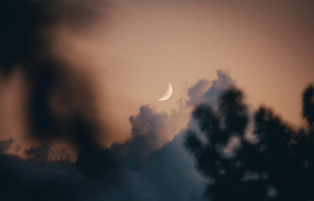 A crescent moon in the sky