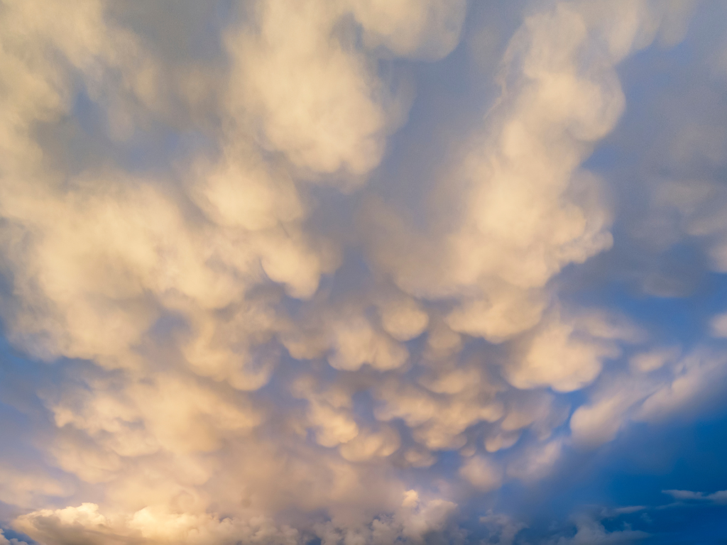 mammatus clouds