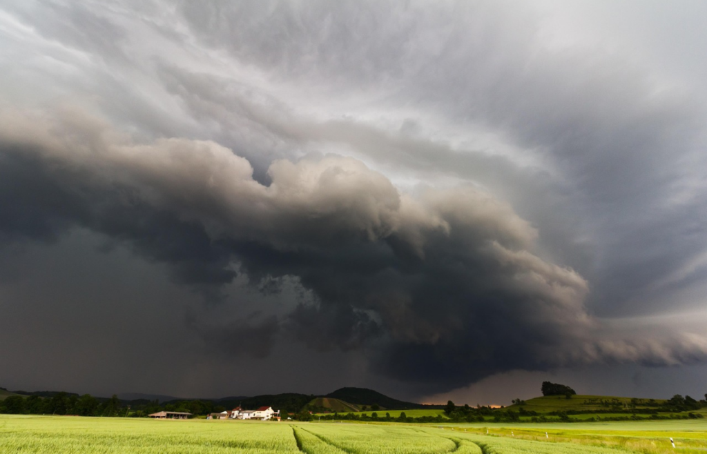 Thunderstorm, Storm