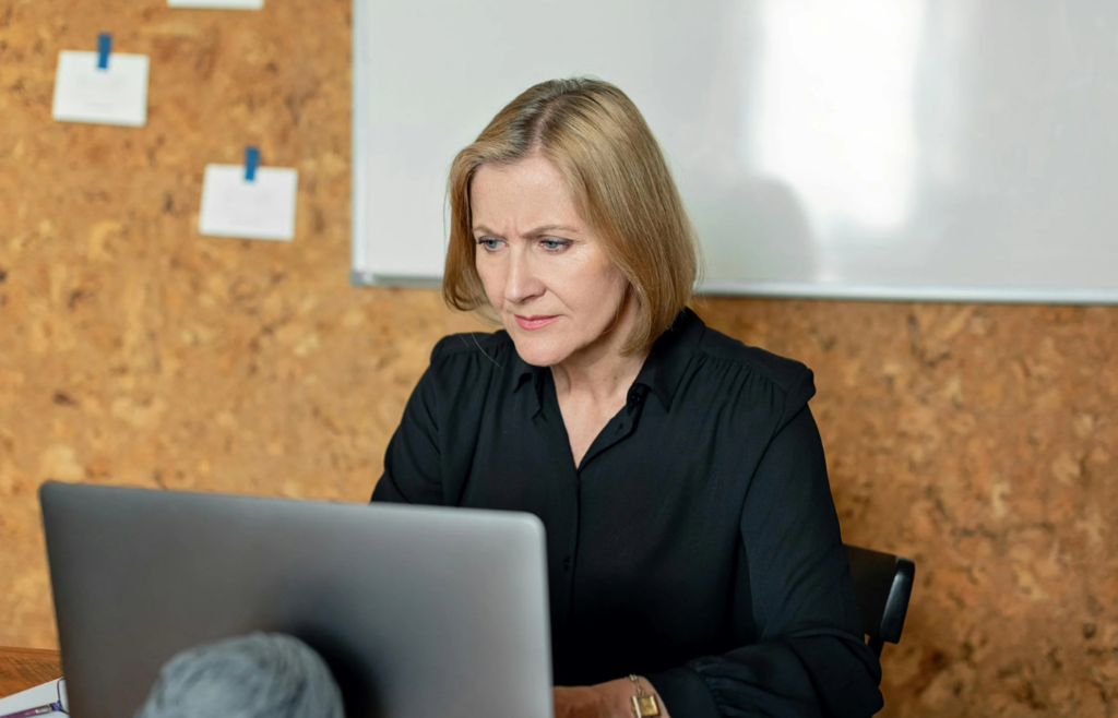 A person seamlessly transitioning between tasks on a computer