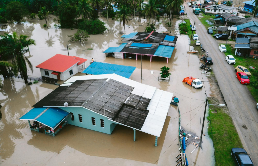 Submerged homes and vehicles in a flooded Australian town