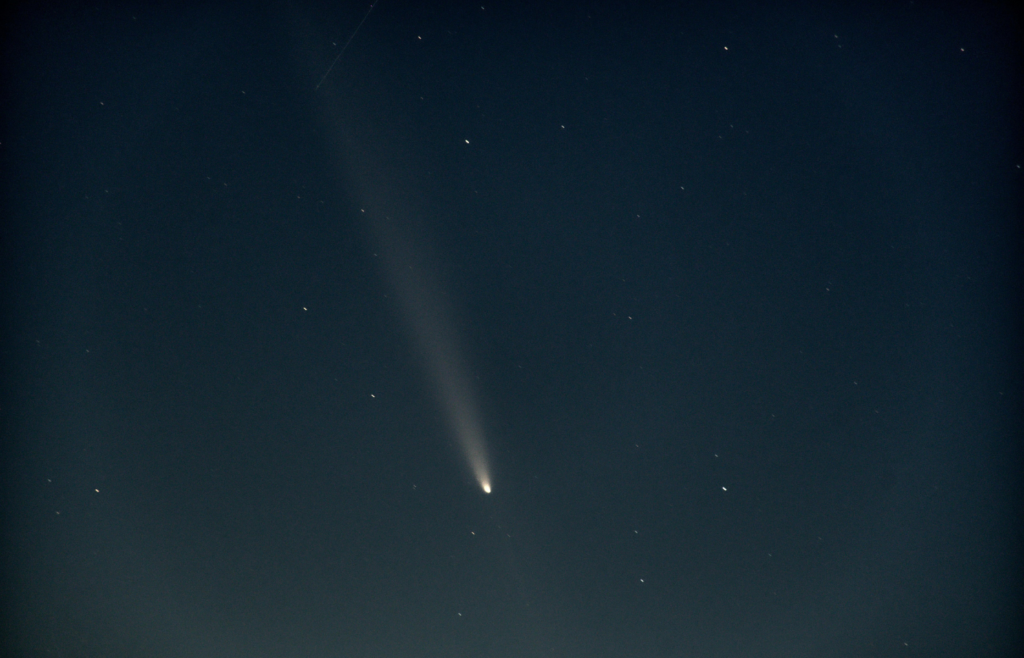 Comet streaks across night sky