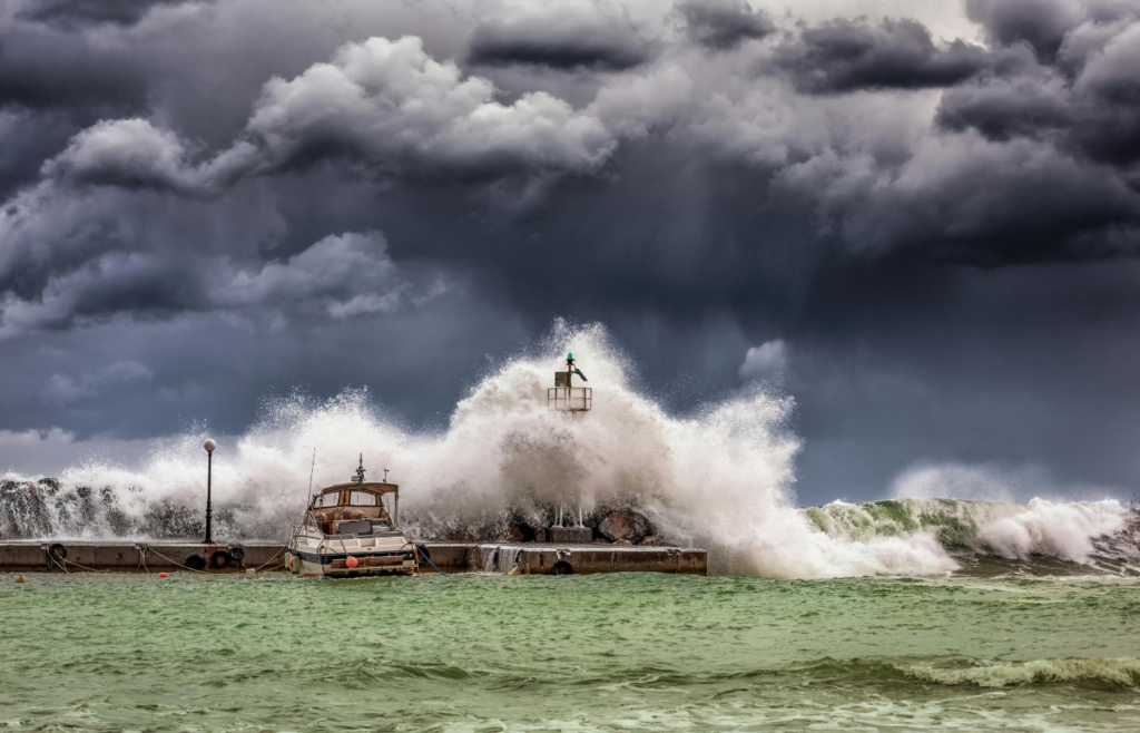 Big waves under cloudy sky