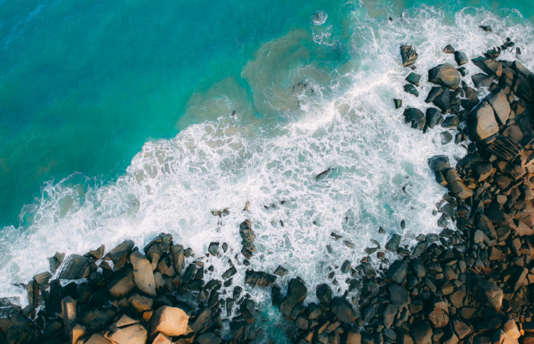 Ocean waves with distinct patterns