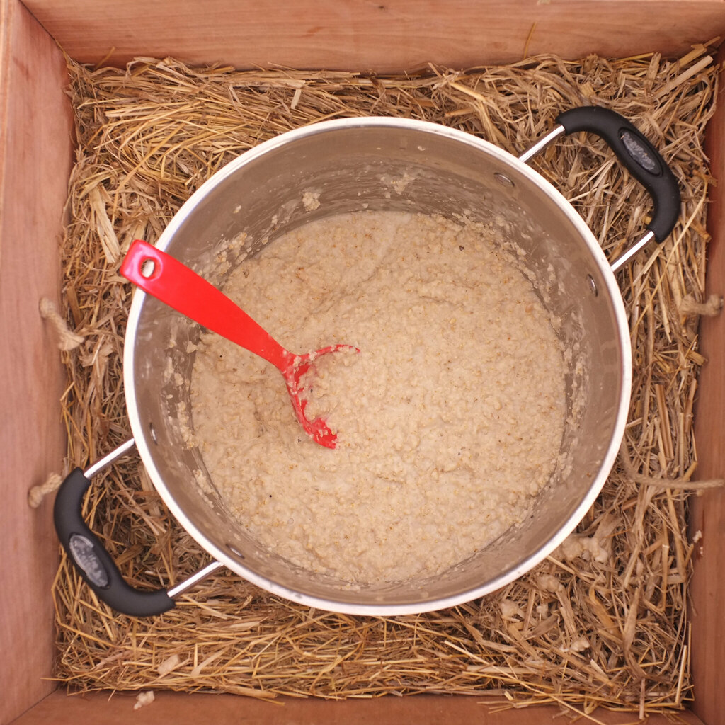 Porridge in a hay box at Convergence 2016